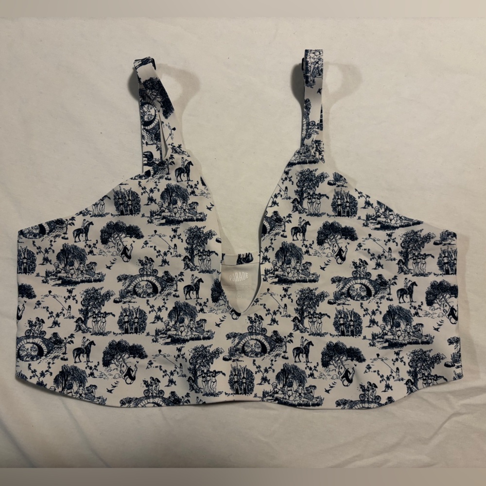 Parade seamless ceam and navy blue toille bralette with adjustable straps, XL